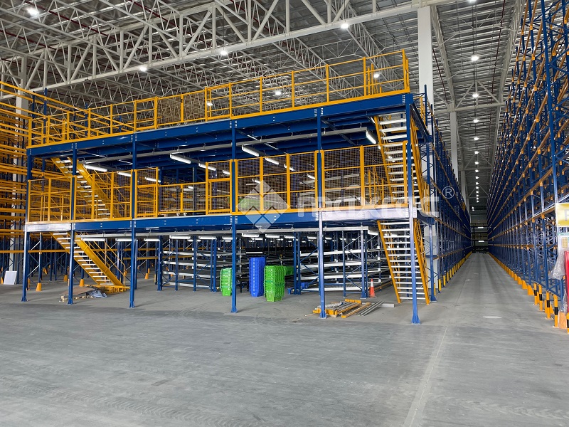 Mezzanine Steel Platform Delivery in Thailand Retailer Logistics Center