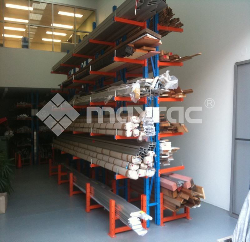 Internal Structure and Wide Advantages of Cantilever Wood Shelf