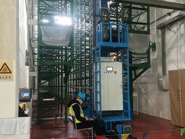 自動倉庫システムは自動車産業にサービスを提供